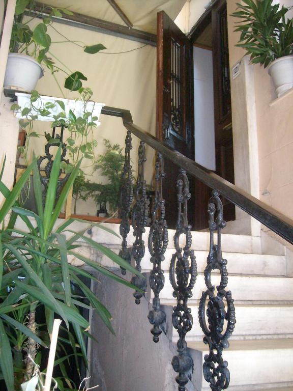 Zorbas Hostel Athens Exterior photo
